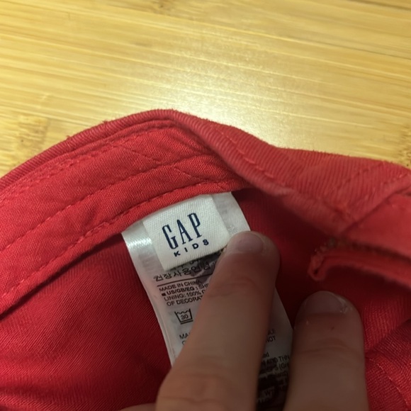 Gap kids red baseball hat with patch logo L/XL - Picture 3 of 5
